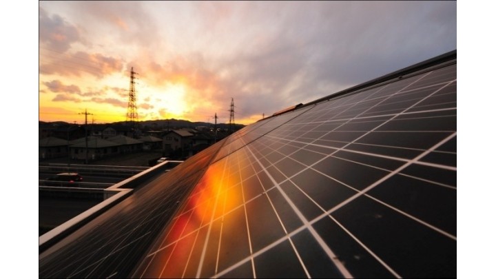 太陽光買取価格半分に
